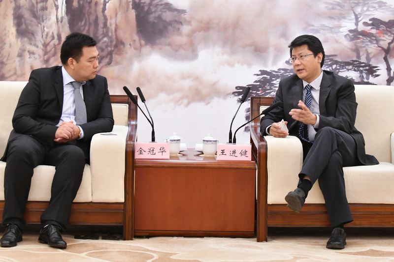 王进健出席香港金拓集团TPO新材料项目签约仪式