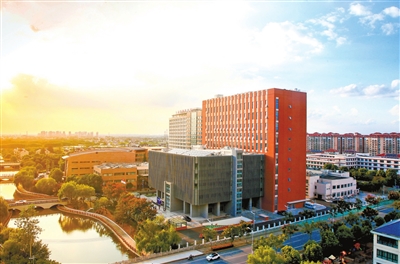 复旦大学上海医学院（浦东）科研教学大楼揭牌