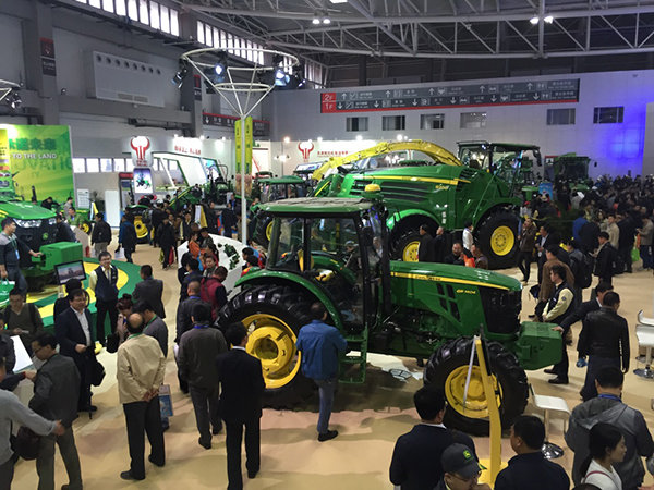 中国“智”造约翰迪尔农机设备等先进科技产品亮相进博会