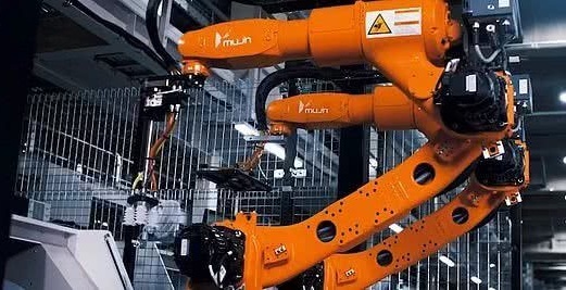 日本优衣库采用Mujin机器人打包服装，工厂接近完全自动化