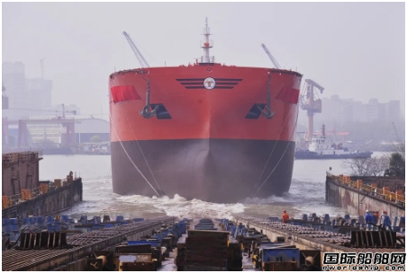 沪东中华一艘38000吨化学品船如期下水