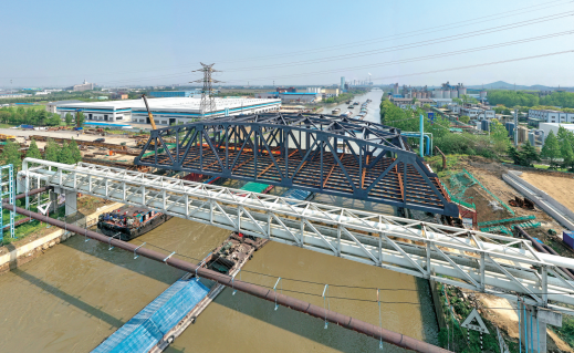 锡溧漕河大桥改造工程完成桥梁主跨架设