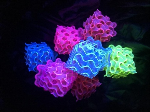 化学家创造出最亮荧光材料