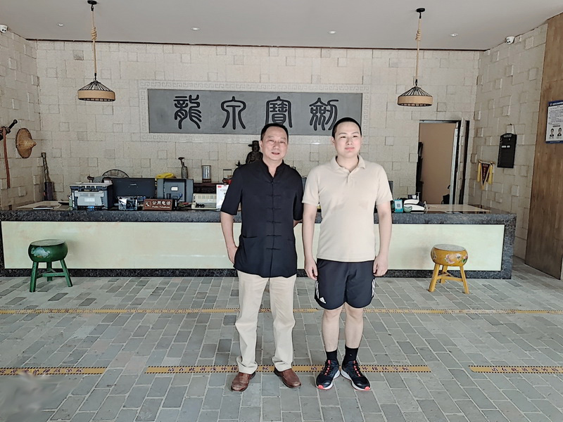 投促中国创始人吴永豪一行赴龙泉市龙泉宝剑厂参观学习