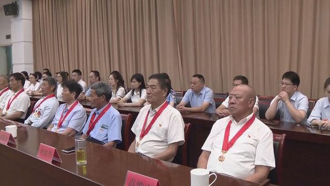 泗阳举行“光荣在党50年”纪念章颁发仪式