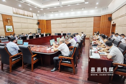 徐鸣阳主持召开十六届县政府第52次常务会议
