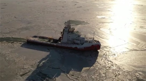我国高校首艘破冰船“中山大学极地”号成功开展冰区试航