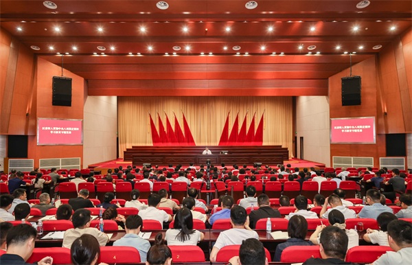 区委举行深入贯彻中央八项规定精神学习教育专题党课