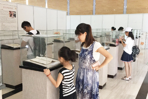 市图书馆文化大餐开启“暑期模式”