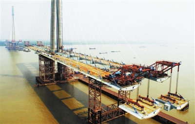 芜湖二桥钢箱梁架设过半 计划9月桥梁合龙