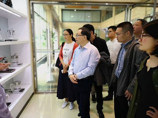 平湖经济技术开发区商会赴广东中山雅乐思集团参观考察