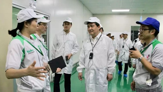 省人大常委会党组副书记、副主任李卫宁来平湖经开考察调研