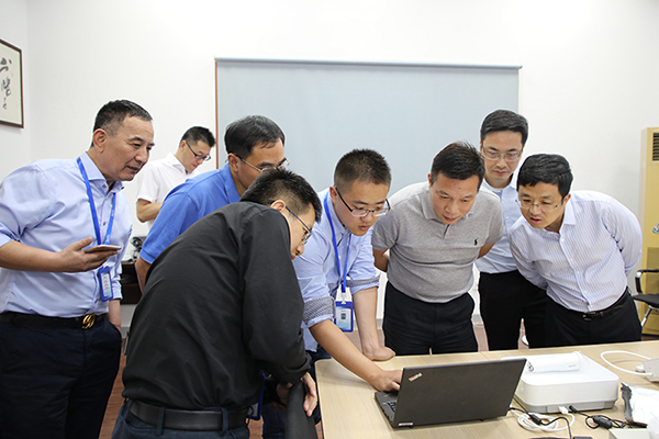 封晓春调研重点医疗器械科技企业