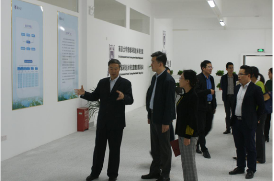 区领导调研新型研发机构-南大博域环保技术研究院