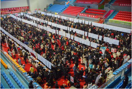 “迎新春大型招聘会”火热开场250家企业7000岗位虚席以待