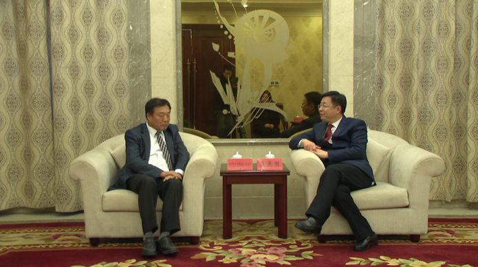 崔爱国会见韩国客商