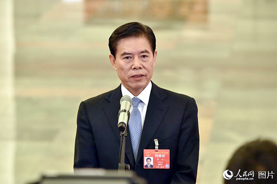 商务部长钟山谈中美贸易磋商:达成协议需双方相向而行 商务部长钟山谈中美贸易磋商:达成协议需双方相向而行