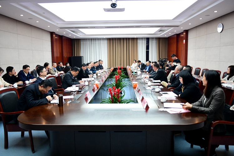 我区召开欧美企业座谈会
