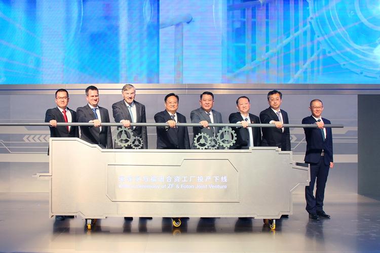 采埃孚商用车变速箱中国发布暨采埃孚与福田合资工厂投产下线仪式隆重举行