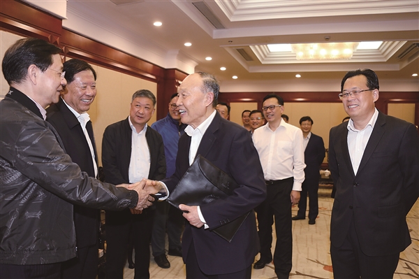 在新时代奋力谱写港城经济升级版的崭新篇章