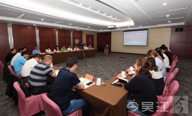 区商务局举行新闻沙龙 企业境外投资已超24.3亿美元