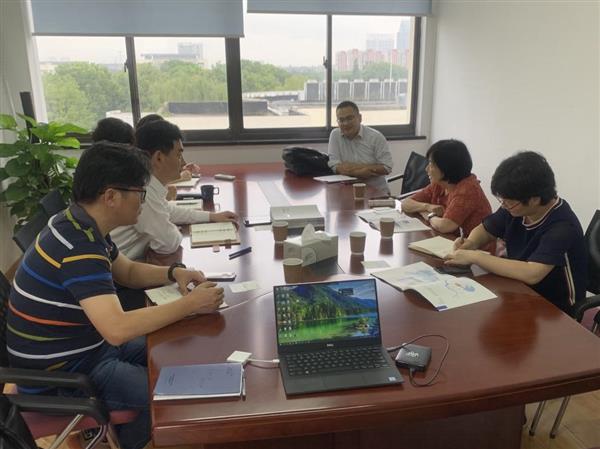 区商务局接待中基宁波集团副总裁一行