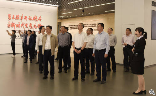 杭州市委副书记张仲灿一行参观园区规划展示馆