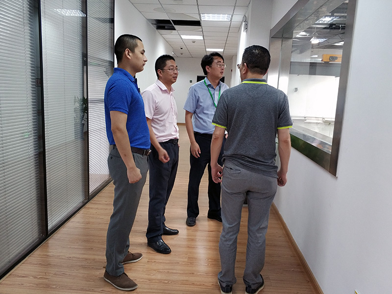 投促中国创始人吴永豪，德国格雷斯海姆集团（Gerresheimer AG）中国区总经理陈屹峰一行赴江苏省常熟虞山高新技术产业开发区飞煌工业园考察
