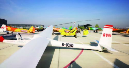 中国国际轻型飞机公开赛开幕 国产新能源飞机首次参赛