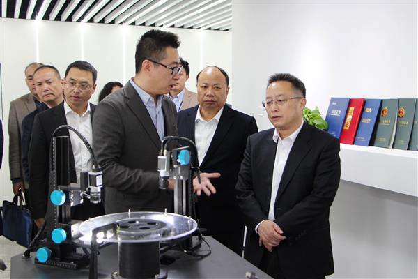 区领导赴高铁新城调研新兴产业发展情况