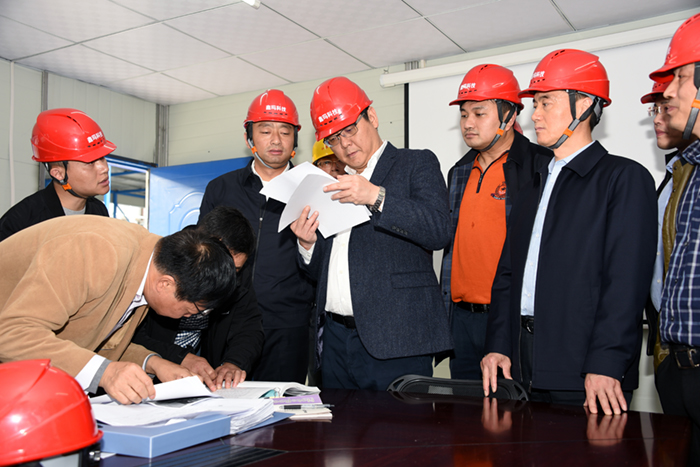 市委副书记、代市长朱立凡带领相关部门负责人来到高港区、泰兴市检查安全生产工作