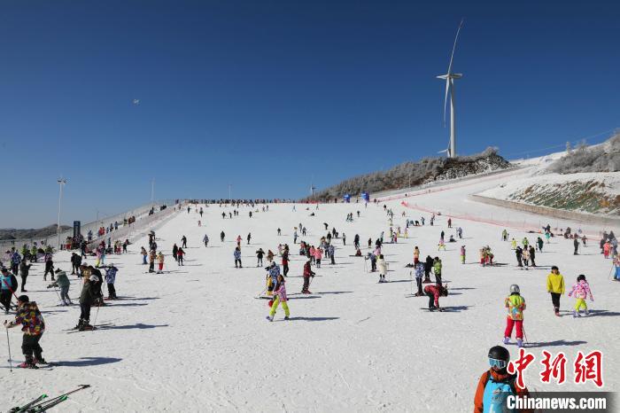 湖北武陵山区打造冰雪旅游促“冷资源”成“热产业”