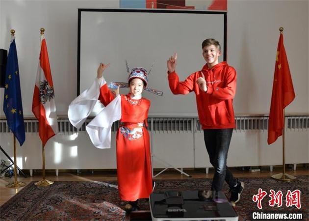 中国文化小使者走进奥地利驻华使馆 传承丝路友谊