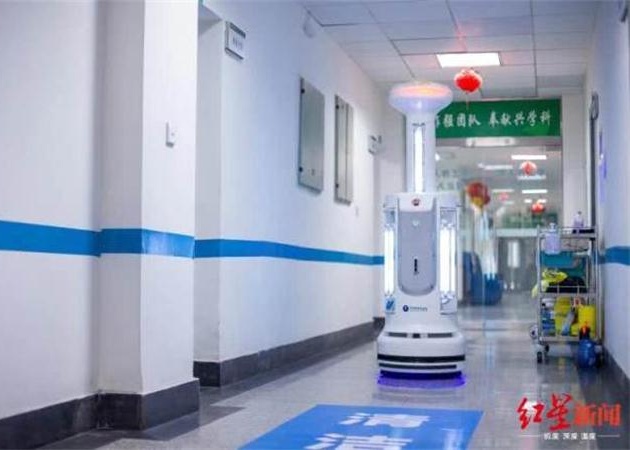 “消毒机器人”在德阳定点医院隔离病区上岗