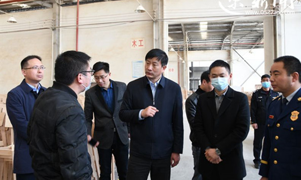 压实责任 落细措施 坚决筑牢安全生产基层基础防线 王德鹏“四不两直”检查全区安全生产工作