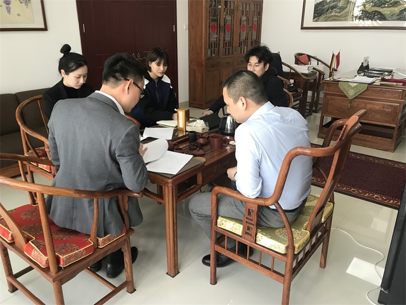 浙江省海宁市尖山新区（黄湾镇）管委会副主任朱永斌一行来访投促中国