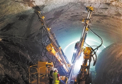 中老铁路国内段 贯通第75座隧道