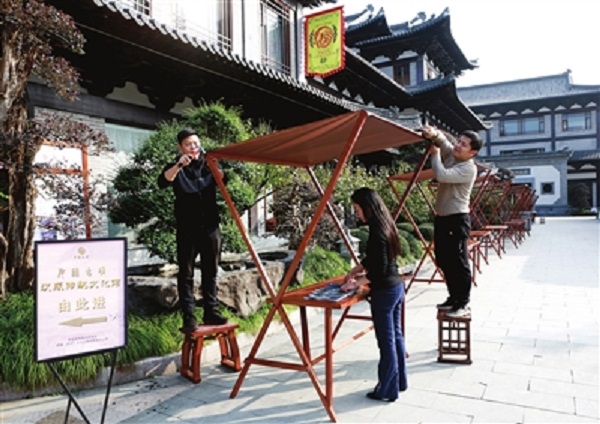 布展迎接根艺节