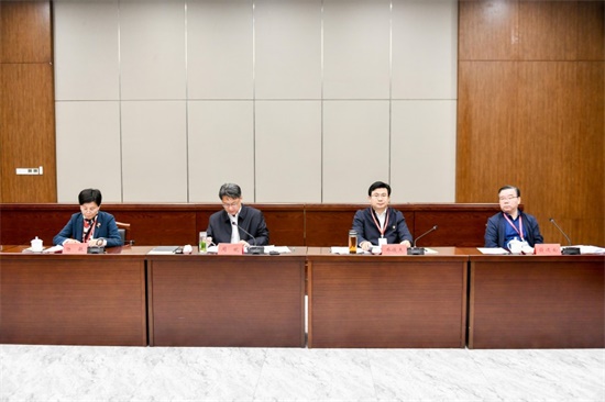 区委理论中心组学习会暨区委常委会召开
