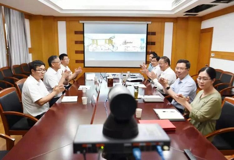 我县在行政中心举行“智慧援建”项目远程网络视频签约仪式