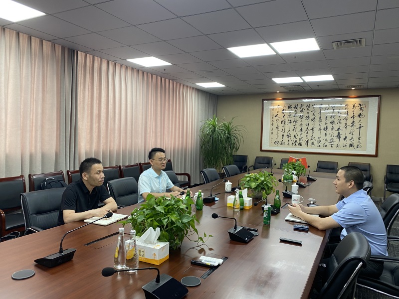 浙江省海宁市尖山新区（黄湾镇）管委会副主任朱永斌一行来访投促中国