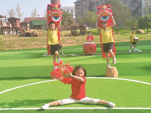 华茂外国语学校附属幼儿园组织唱红歌等活动