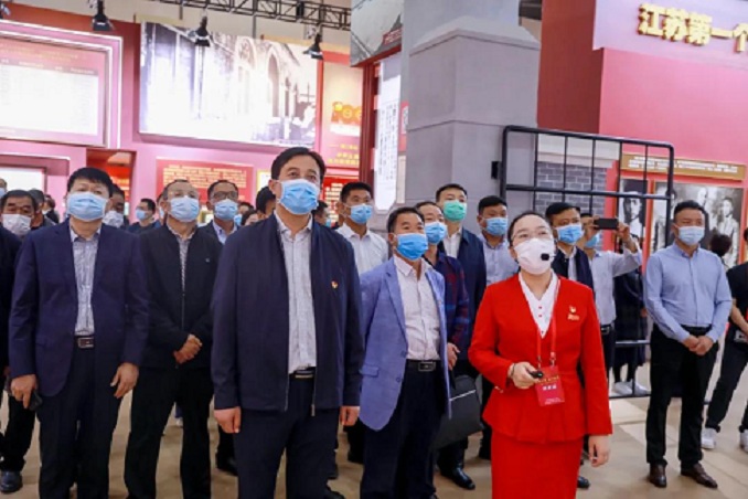 丰县组织党员干部群众参观中国共产党在江苏历史展