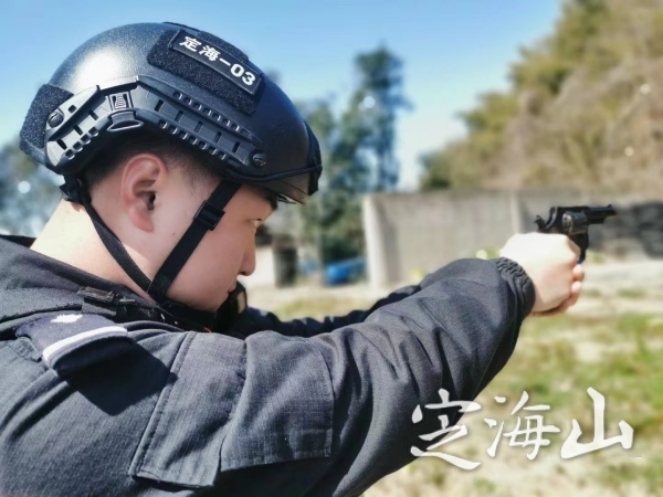 区公安分局巡特警大队开展实战射击大练兵