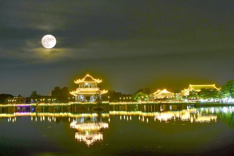今夜共此明月光
