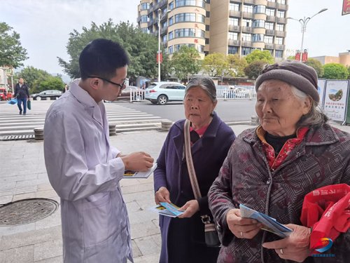 义诊宣传提高市民健康睡眠意识