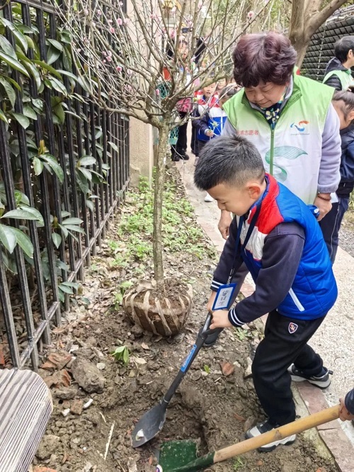 他们用绿色行动，共建美丽家园