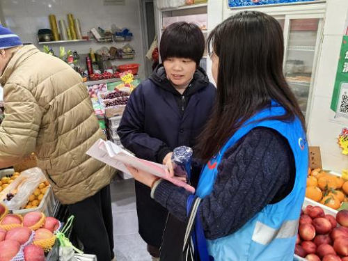 蓝马甲走街入户摸清经济“家底”