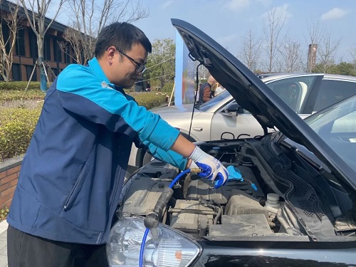 汽车“义诊”进社区，公益服务送到家门口