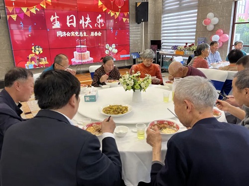 一场春天里的约会，宝山这里举行集体生日会